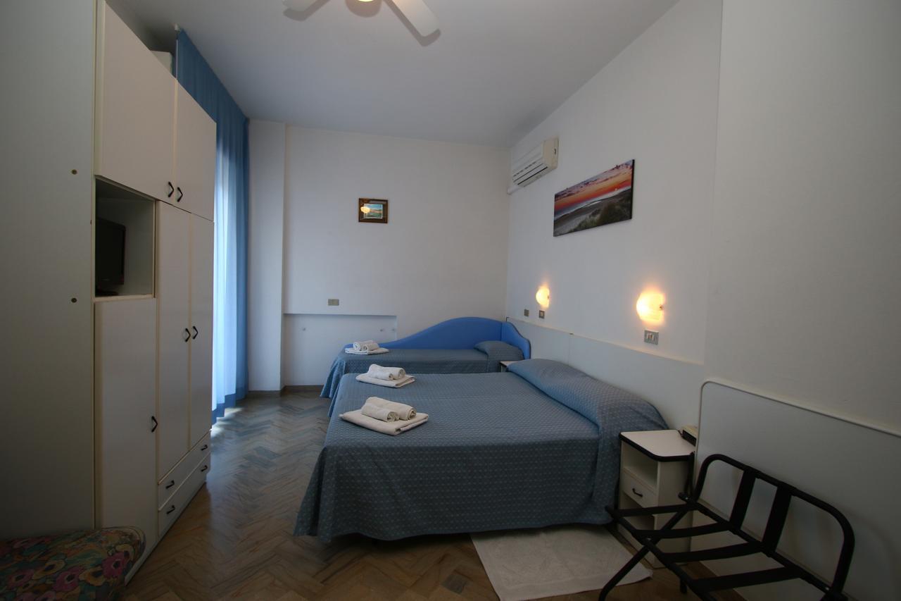 Hotel Tre Assi Rimini Exterior photo