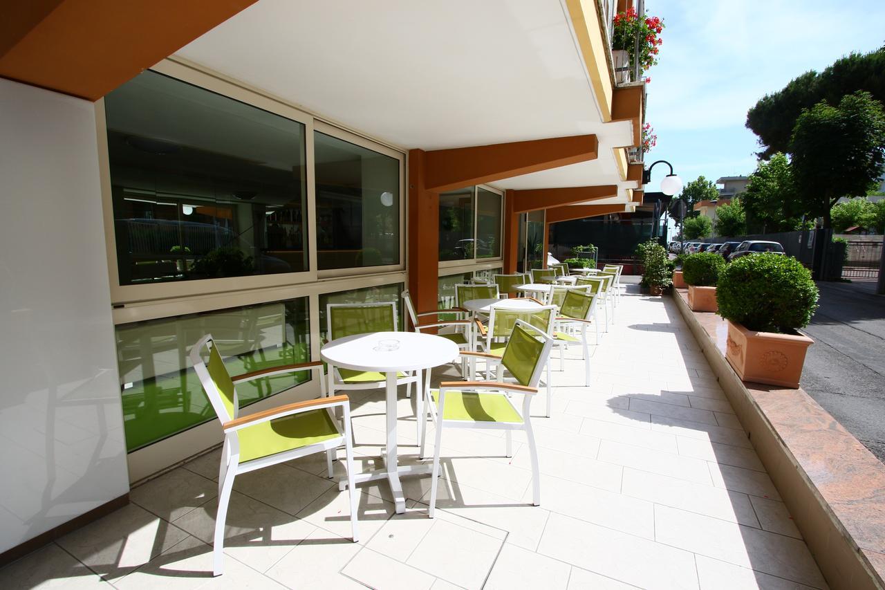 Hotel Tre Assi Rimini Exterior photo