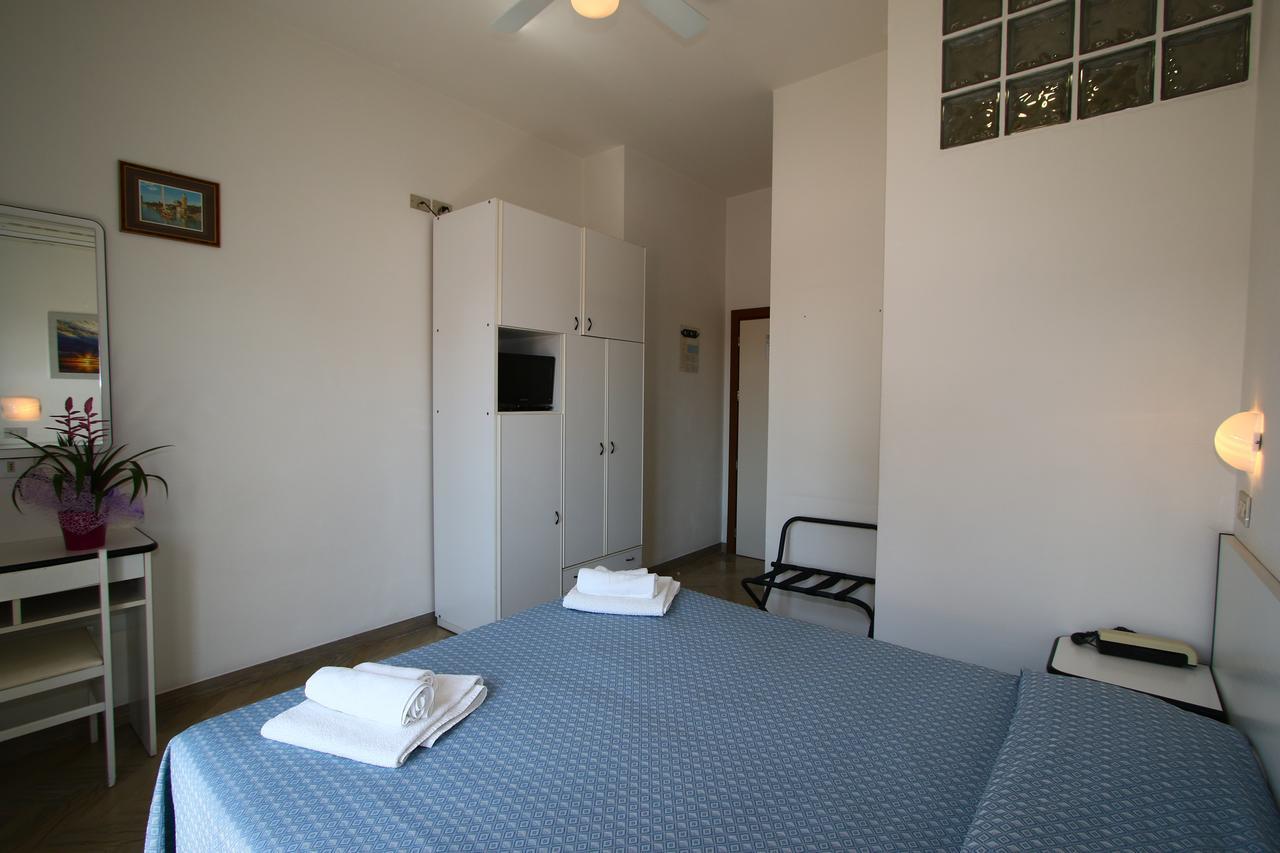 Hotel Tre Assi Rimini Exterior photo